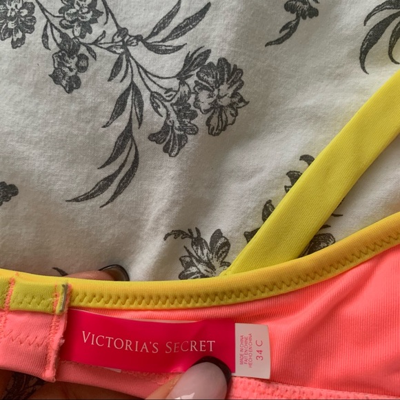 34C Victoria Secret Bikini - Picture 3 of 3